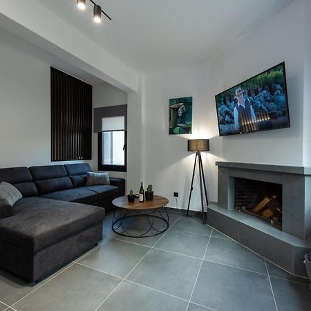 Frourio Lodge Α2 Larissa Exteriör bild